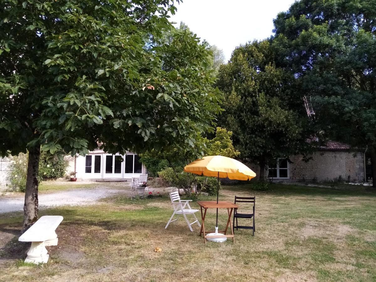 Bed and Breakfast Domaine de Pladuc Lachaise Exterior foto
