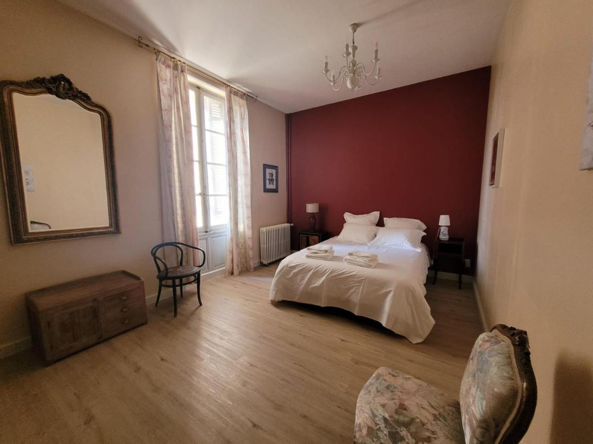 Bed and Breakfast Domaine de Pladuc Lachaise Habitación foto